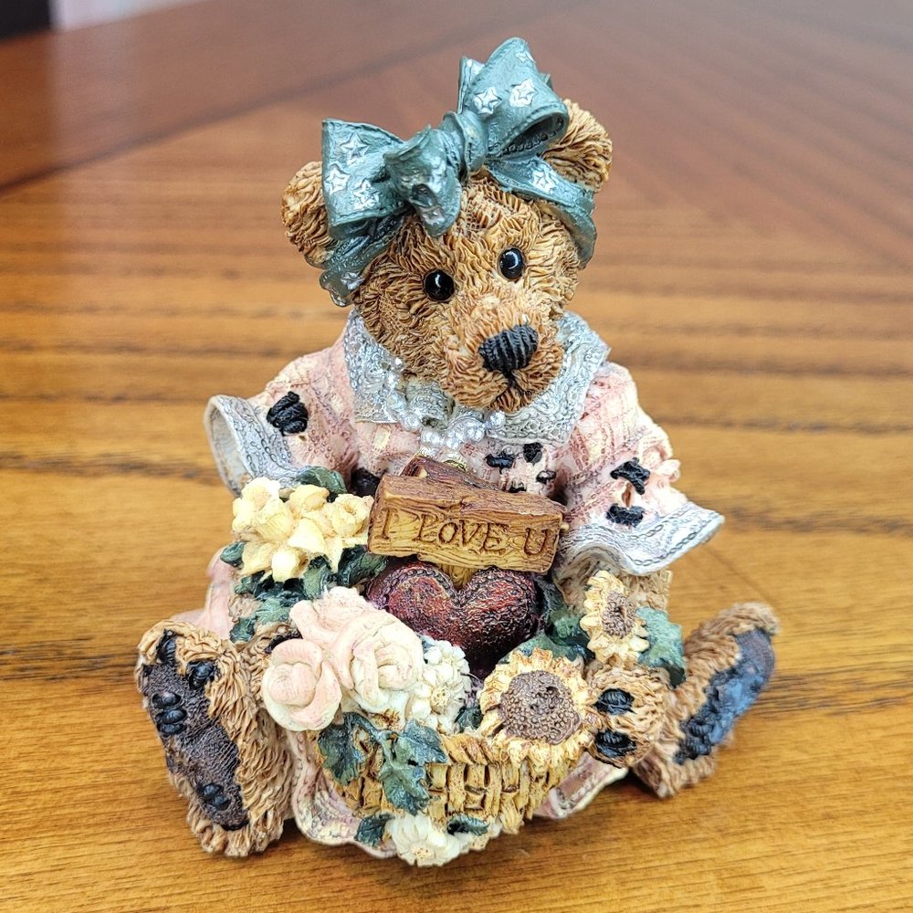 Boyds Bears Resin #2273 Justina "Message Bearer"